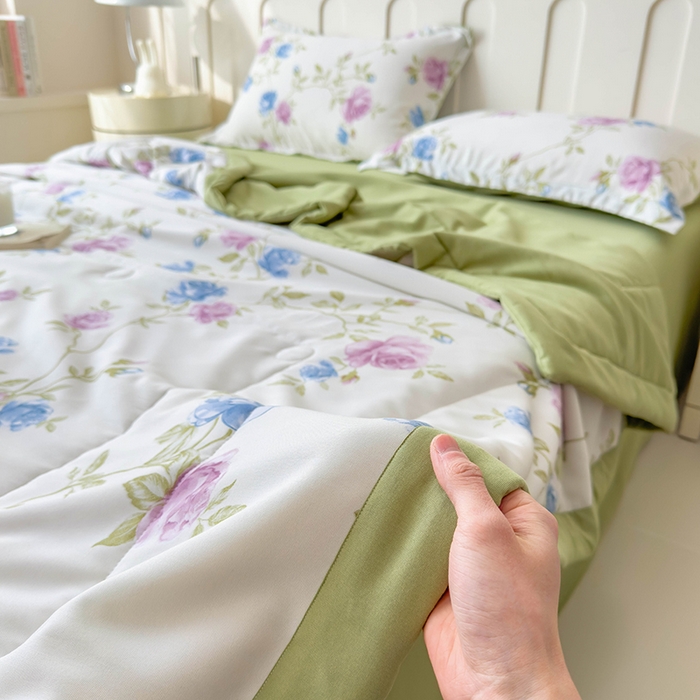 91家纺网 家纺一手货源 找家纺 梵克保罗 2025春夏新款10A级抗菌水洗针织棉夏被四件套 亲密花语