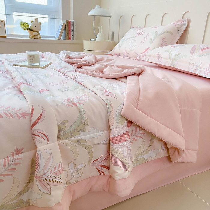 91家纺网 家纺一手货源 找家纺 梵克保罗 2025春夏新款10A级抗菌水洗针织棉夏被四件套 夜来香