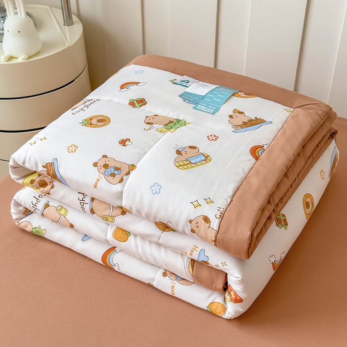 91家纺网 家纺一手货源 找家纺 梵克保罗 2025春夏新款10A级抗菌水洗针织棉夏被四件套 卡皮巴拉