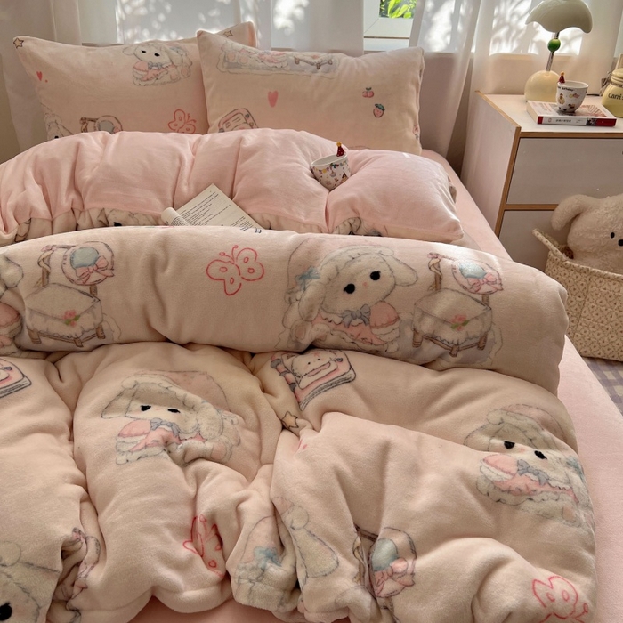 91家纺网 家纺一手货源 找家纺 红嘴企鹅 2025新款精致印花牛奶绒四件套 牛奶绒-生日Party