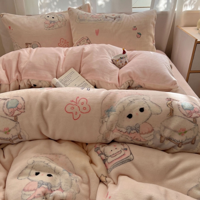 91家纺网 家纺一手货源 找家纺 红嘴企鹅 2025新款精致印花牛奶绒四件套 牛奶绒-生日Party