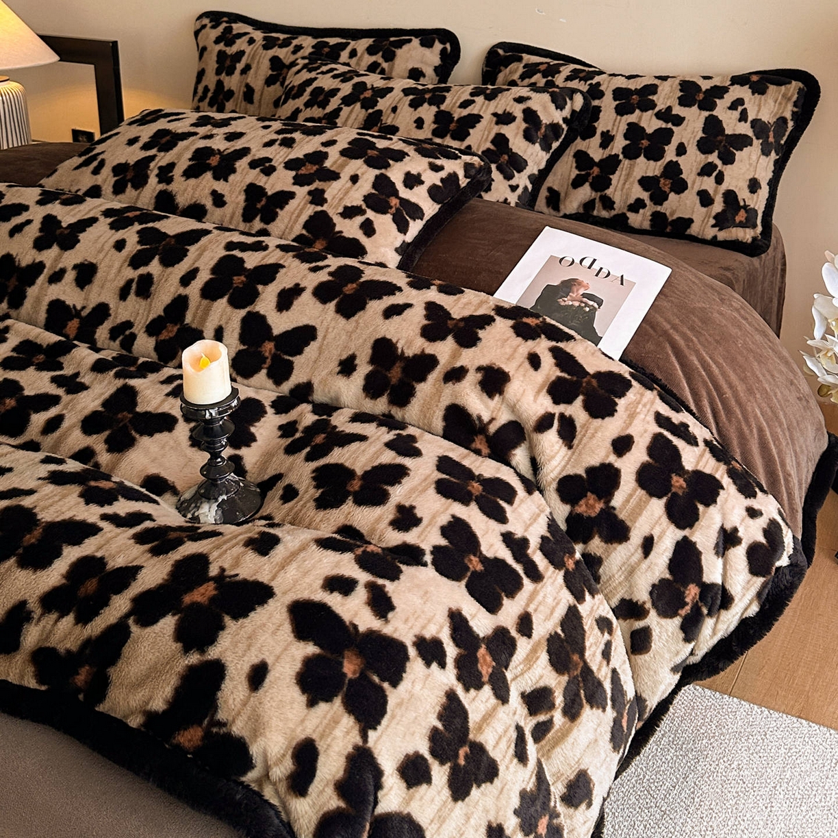 91家纺网 家纺一手货源 找家纺 铠畅  2025新款加厚8斤包边款美拉德仿兔毛皮草牛奶绒四件套 美拉德包边款-双栖蝶