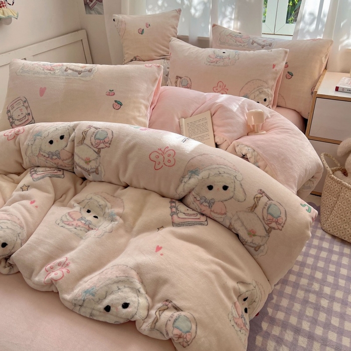 91家纺网 家纺一手货源 找家纺 红嘴企鹅 2025新款精致印花牛奶绒四件套 牛奶绒-生日Party