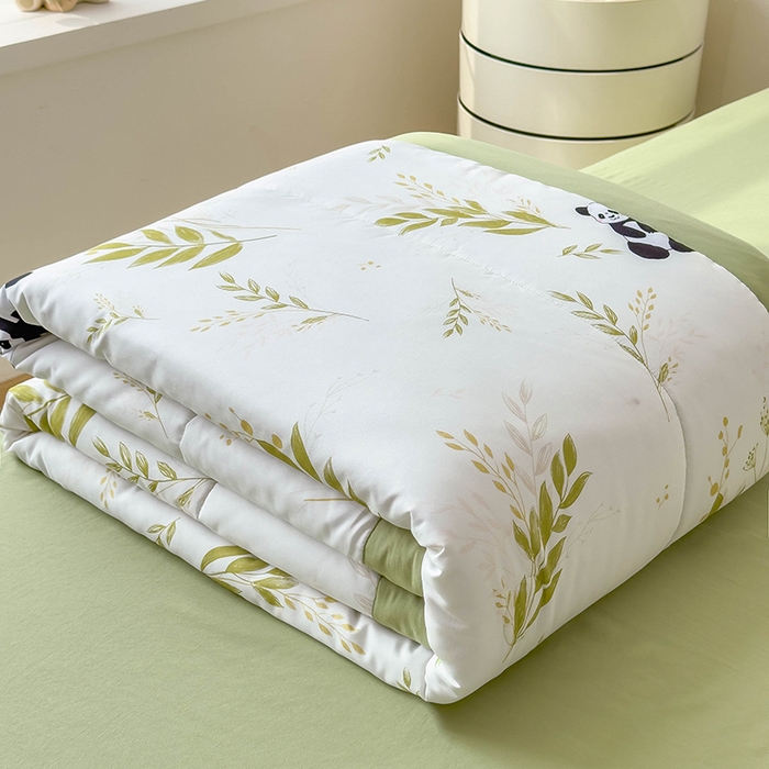 91家纺网 家纺一手货源 找家纺 梵克保罗 2025春夏新款10A级抗菌水洗针织棉夏被四件套 熊猫乐园