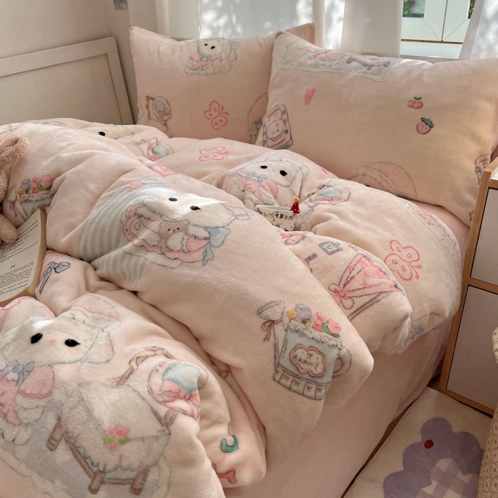 91家纺网 家纺一手货源 找家纺 红嘴企鹅 2025新款精致印花牛奶绒四件套 牛奶绒-生日Party