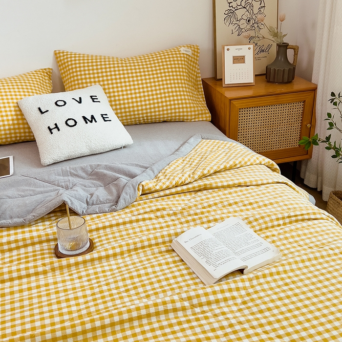 91家纺网 家纺一手货源 找家纺 梵克保罗 2025春夏新款10A抗菌无印风水洗棉夏被四件套 小黄格