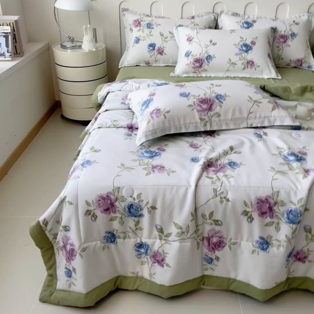 91家纺网 家纺一手货源 找家纺 梵克保罗 2025春夏新款10A级抗菌水洗针织棉夏被四件套 亲密花语