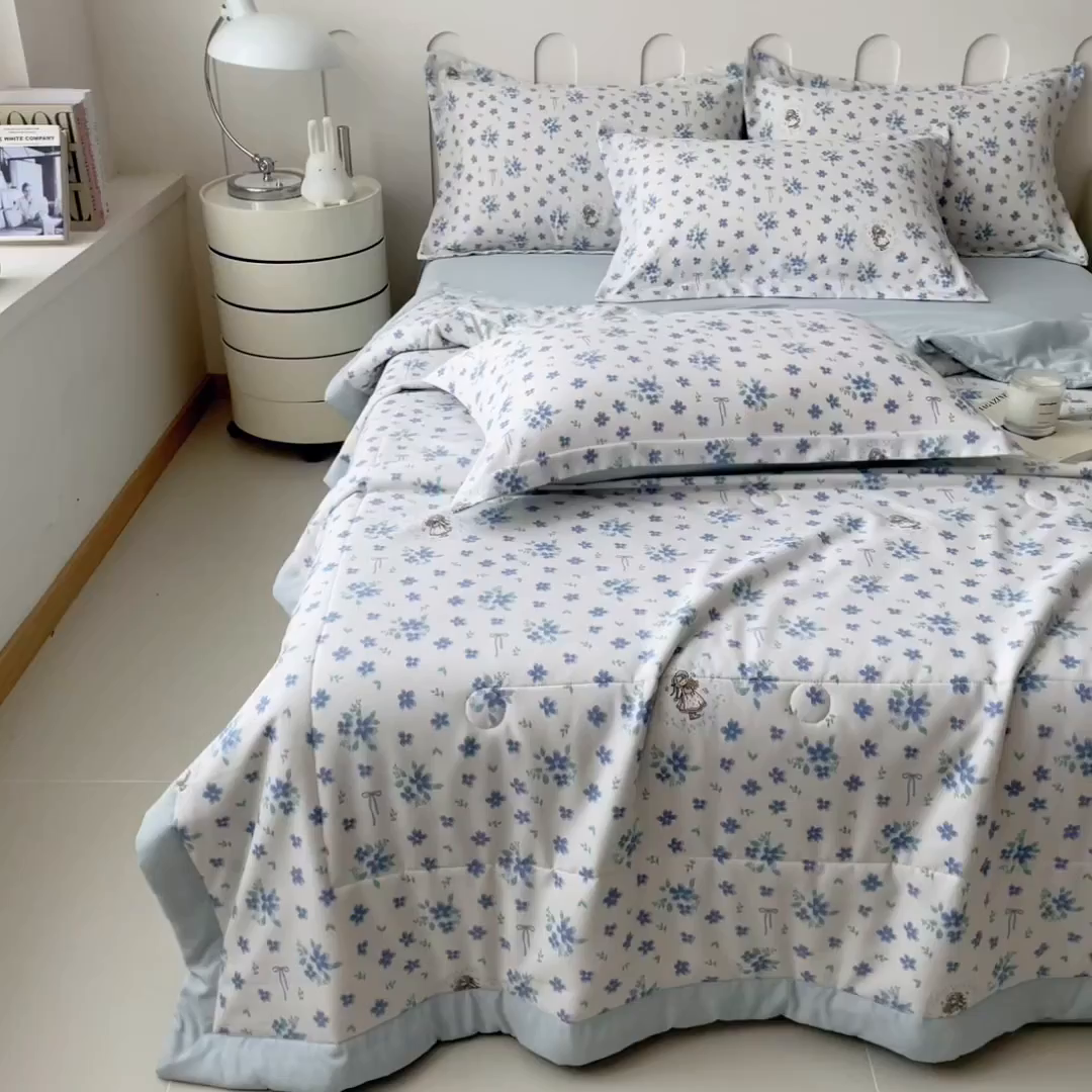 91家纺网 家纺一手货源 找家纺 梵克保罗 2025春夏新款10A级抗菌水洗针织棉夏被四件套 兰朵朵