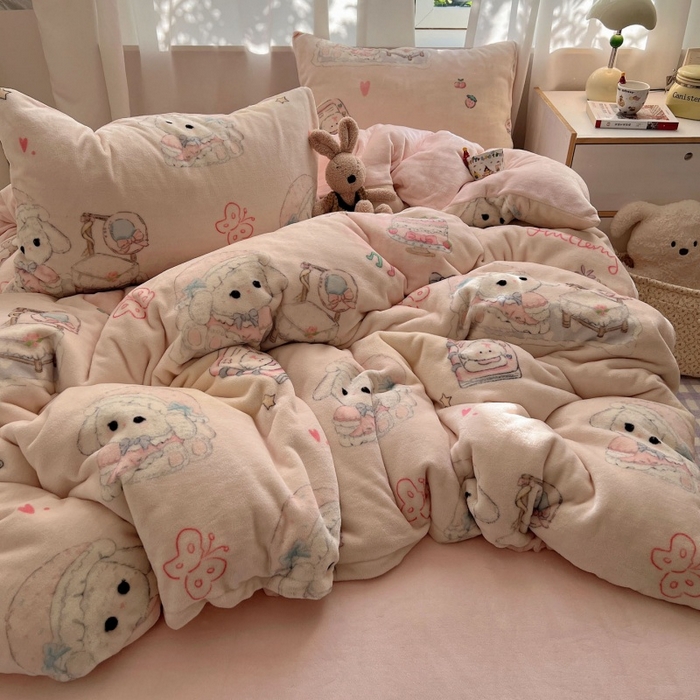 91家纺网 家纺一手货源 找家纺 红嘴企鹅 2025新款精致印花牛奶绒四件套 牛奶绒-生日Party