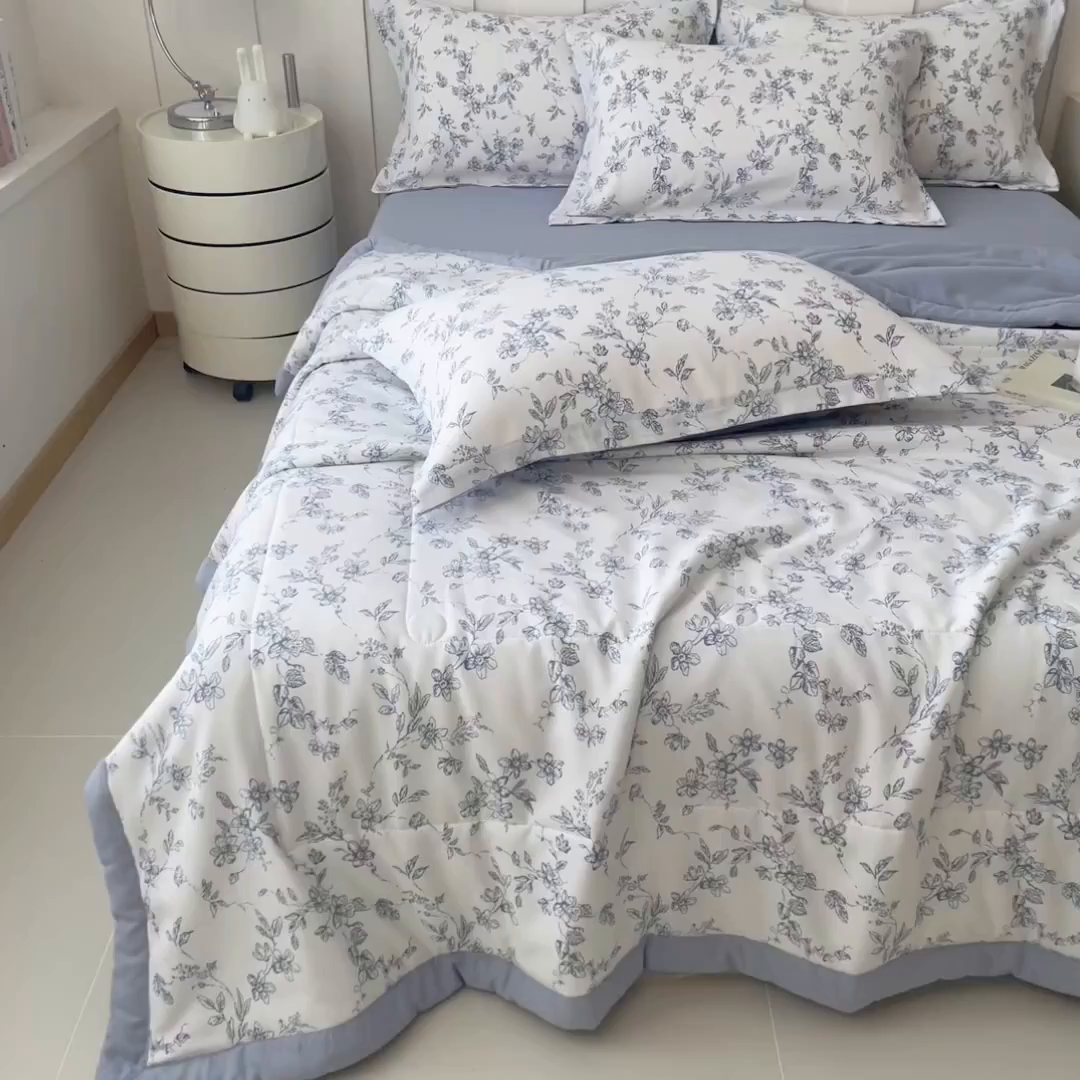 91家纺网 家纺一手货源 找家纺 梵克保罗 2025春夏新款10A级抗菌水洗针织棉夏被四件套 青瓷