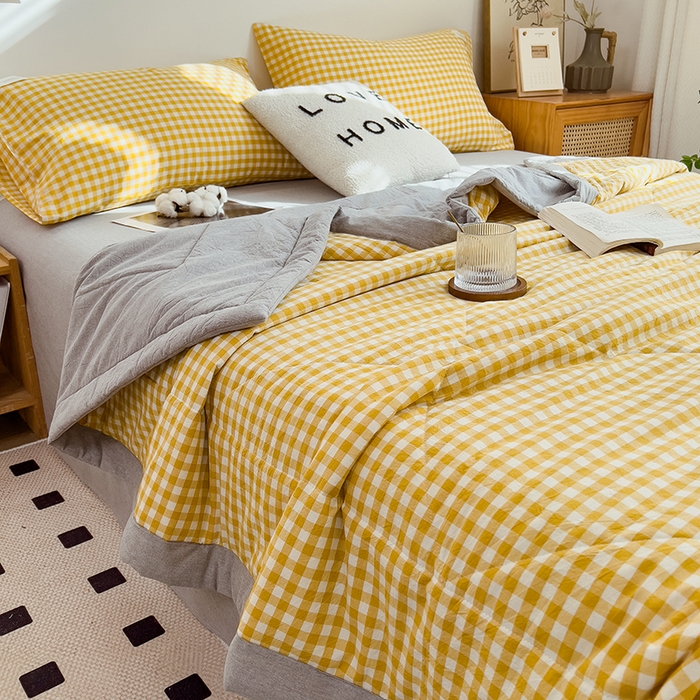 91家纺网 家纺一手货源 找家纺 梵克保罗 2025春夏新款10A抗菌无印风水洗棉夏被四件套 小黄格