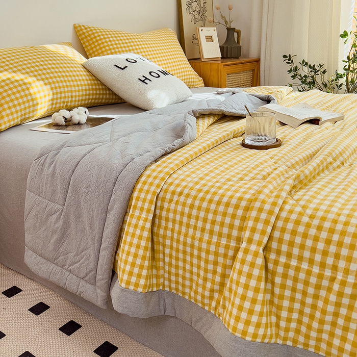 91家纺网 家纺一手货源 找家纺 梵克保罗 2025春夏新款10A抗菌无印风水洗棉夏被四件套 小黄格