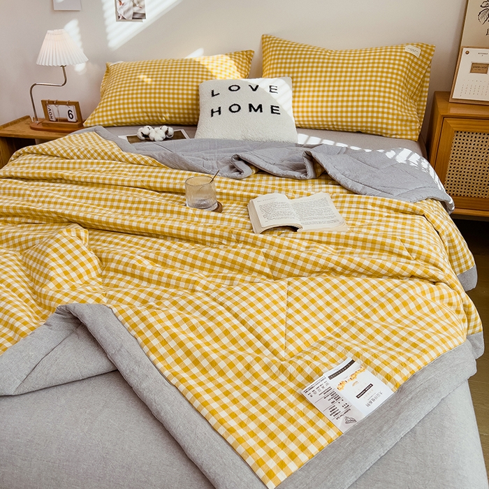 91家纺网 家纺一手货源 找家纺 梵克保罗 2025春夏新款10A抗菌无印风水洗棉夏被四件套 小黄格