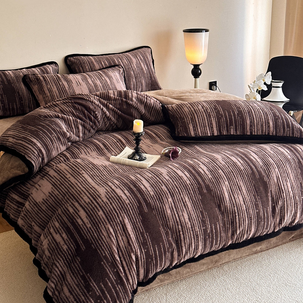 91家纺网 家纺一手货源 找家纺 铠畅  2025新款加厚8斤包边款美拉德仿兔毛皮草牛奶绒四件套 美拉德包边款-微瑕时光