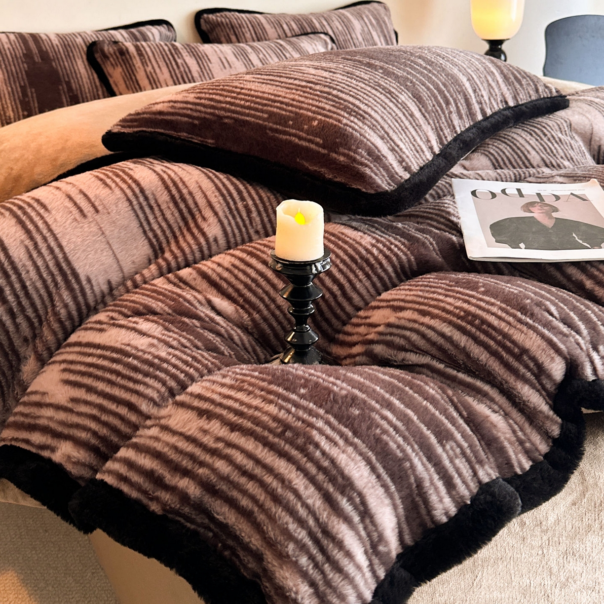 91家纺网 家纺一手货源 找家纺 铠畅  2025新款加厚8斤包边款美拉德仿兔毛皮草牛奶绒四件套 美拉德包边款-微瑕时光