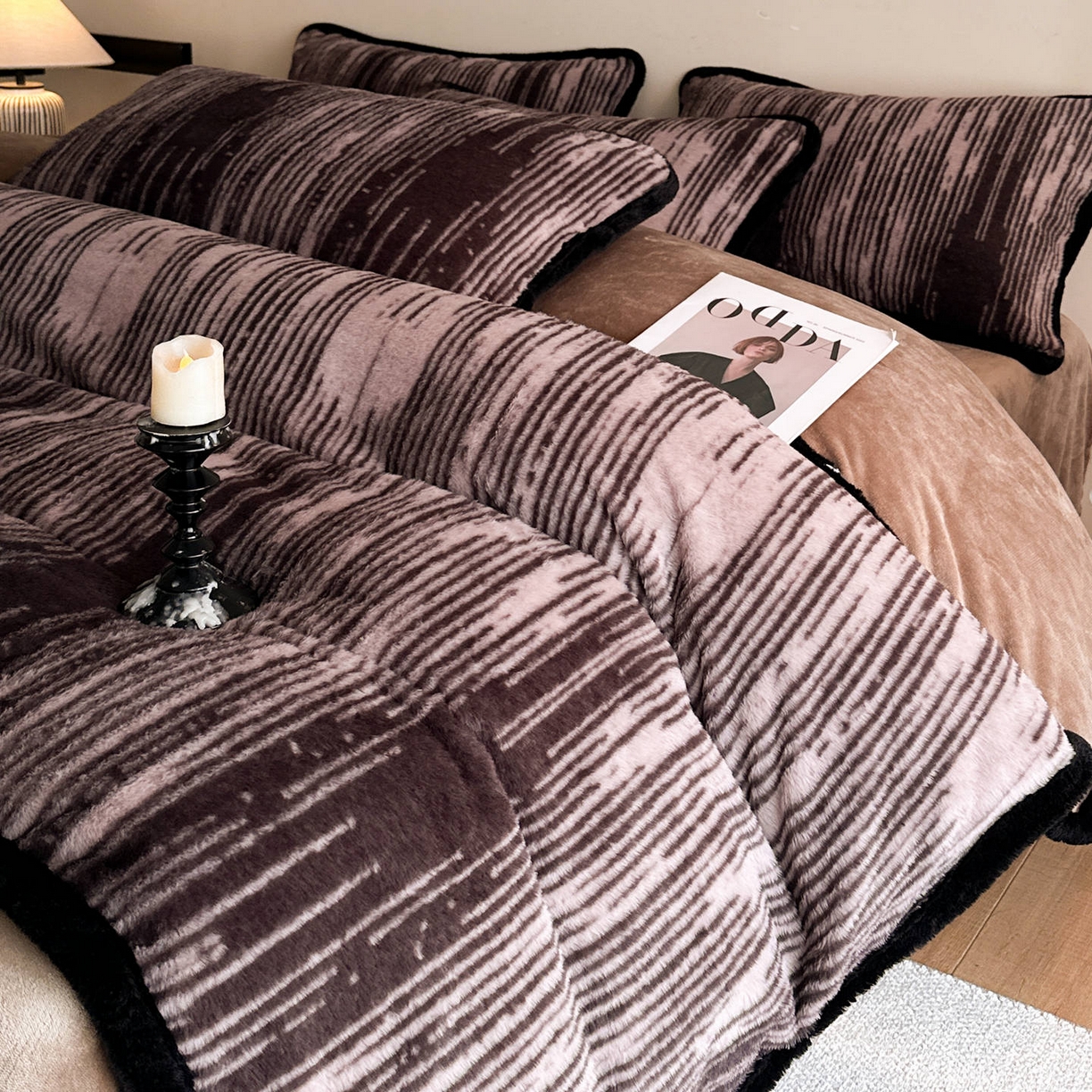 91家纺网 家纺一手货源 找家纺 铠畅  2025新款加厚8斤包边款美拉德仿兔毛皮草牛奶绒四件套 美拉德包边款-微瑕时光