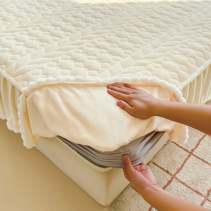 91家纺网 家纺一手货源 找家纺 眠势力 2025新款牛奶绒毛球床笠款四件套 奶白-毛球款