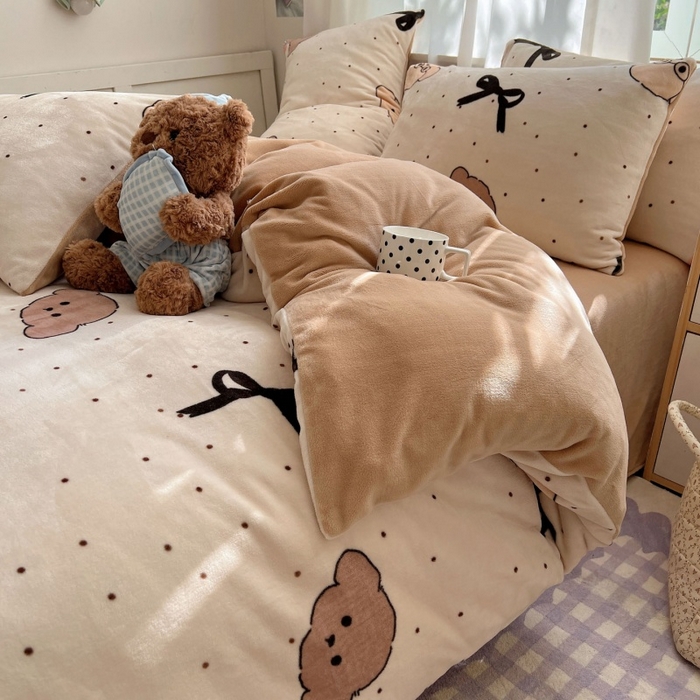 91家纺网 家纺一手货源 找家纺 红嘴企鹅 2025新款精致印花牛奶绒四件套 牛奶绒-舞蝶结狗狗