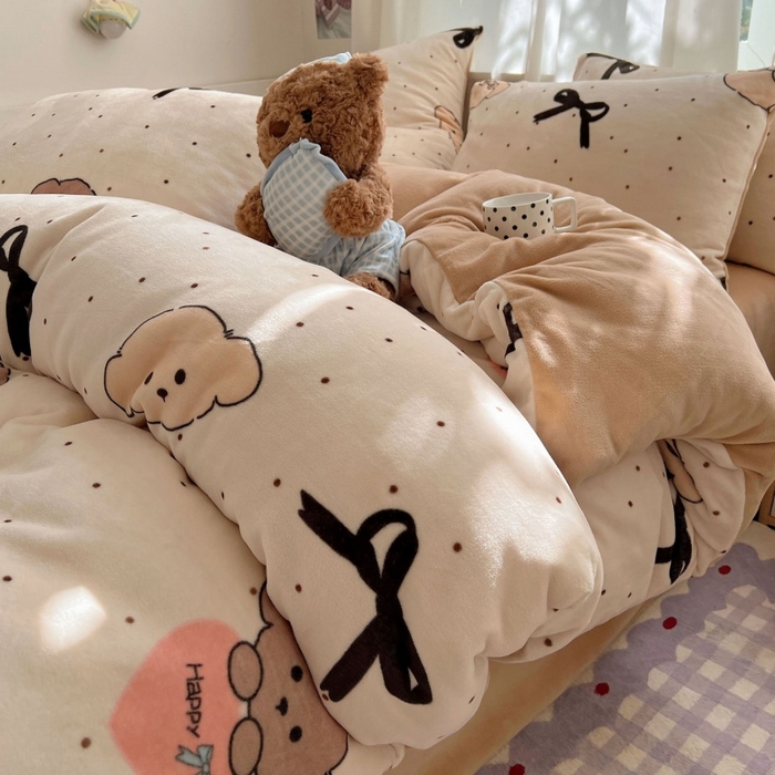 91家纺网 家纺一手货源 找家纺 红嘴企鹅 2025新款精致印花牛奶绒四件套 牛奶绒-舞蝶结狗狗