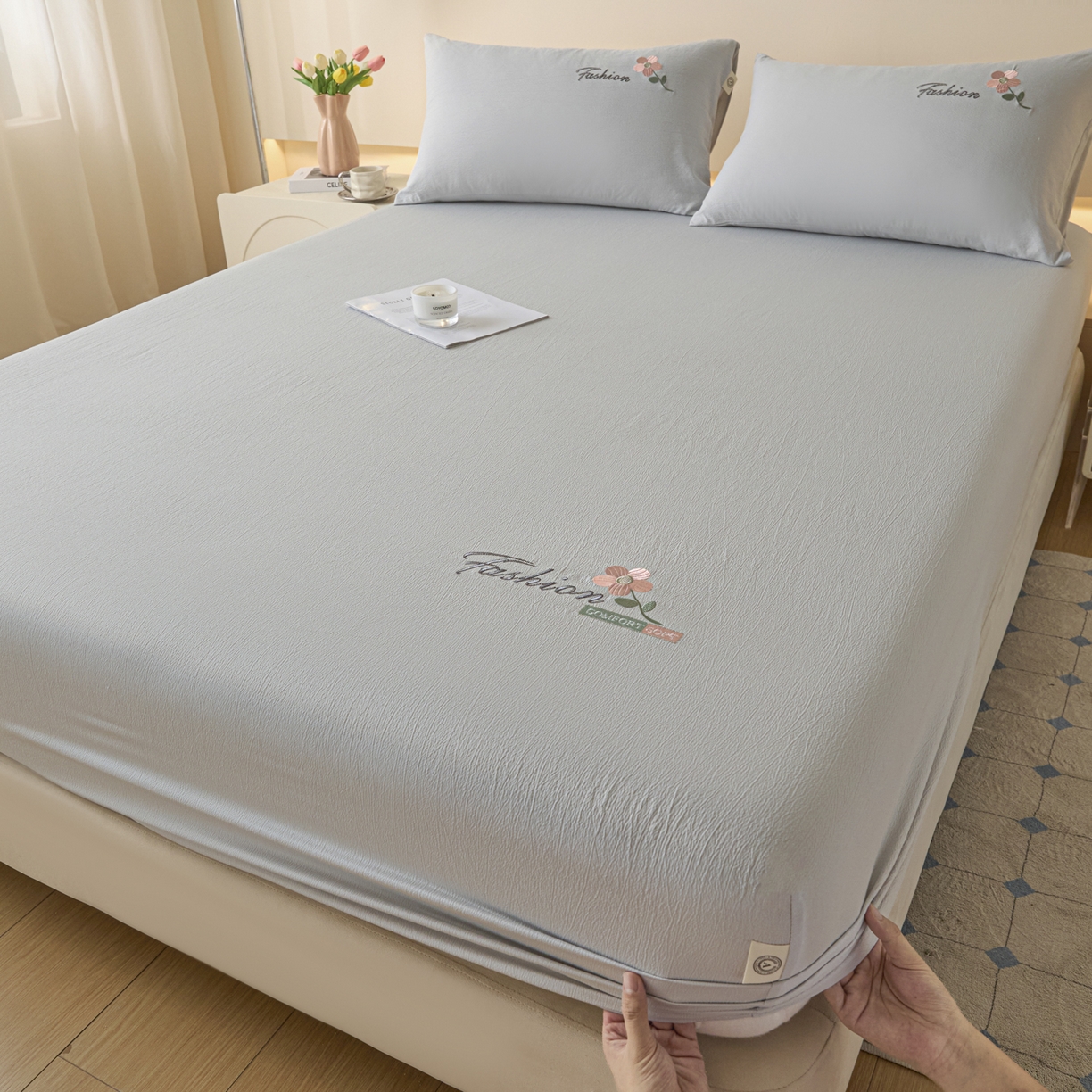 91家纺网 家纺一手货源 找家纺 （总）鑫钰 2025新款A类云麻绣花抗菌透气床笠-芙洛拉