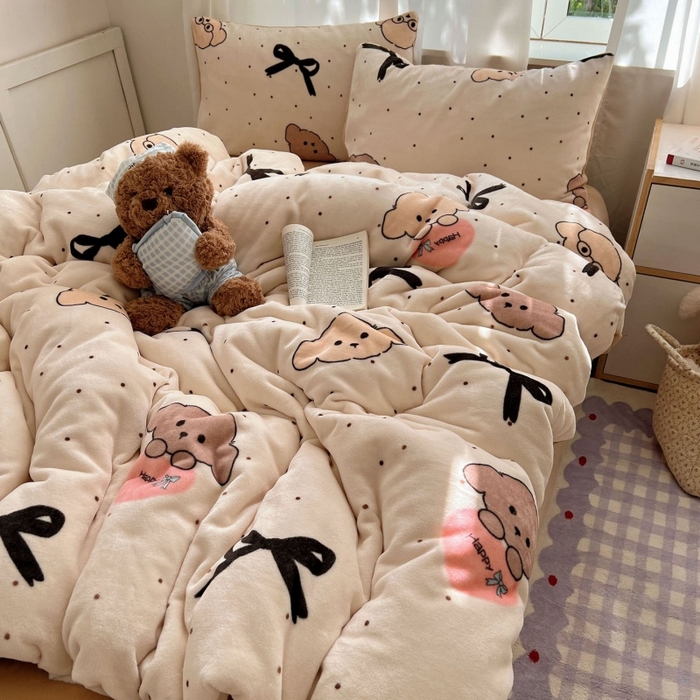 91家纺网 家纺一手货源 找家纺 红嘴企鹅 2025新款精致印花牛奶绒四件套 牛奶绒-舞蝶结狗狗