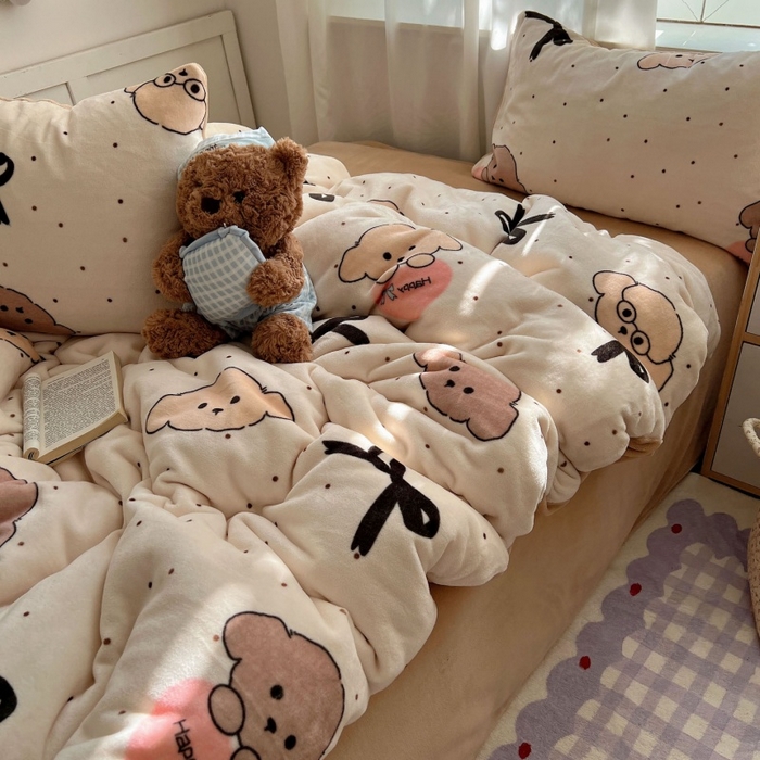 91家纺网 家纺一手货源 找家纺 红嘴企鹅 2025新款精致印花牛奶绒四件套 牛奶绒-舞蝶结狗狗