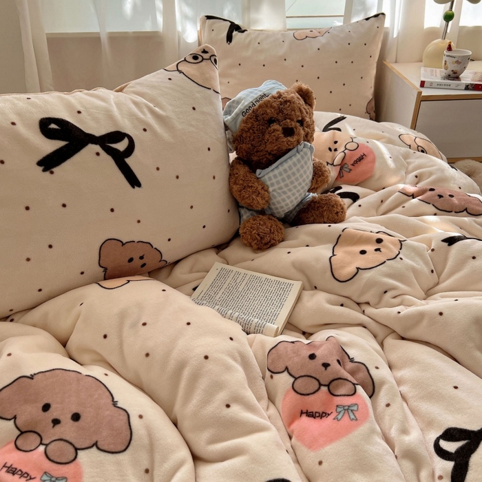 91家纺网 家纺一手货源 找家纺 红嘴企鹅 2025新款精致印花牛奶绒四件套 牛奶绒-舞蝶结狗狗