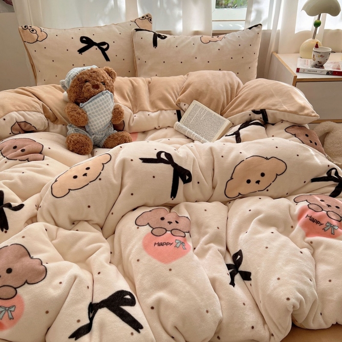 91家纺网 家纺一手货源 找家纺 红嘴企鹅 2025新款精致印花牛奶绒四件套 牛奶绒-舞蝶结狗狗