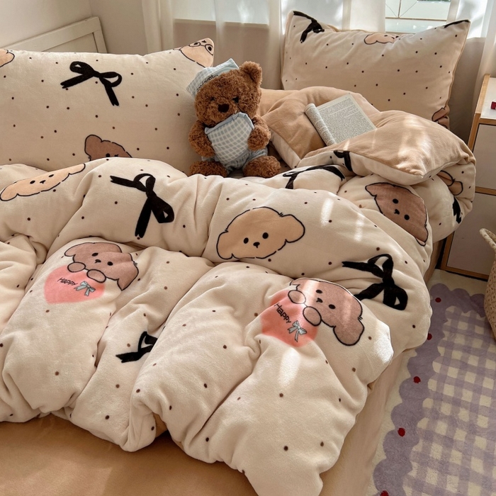 91家纺网 家纺一手货源 找家纺 红嘴企鹅 2025新款精致印花牛奶绒四件套 牛奶绒-舞蝶结狗狗