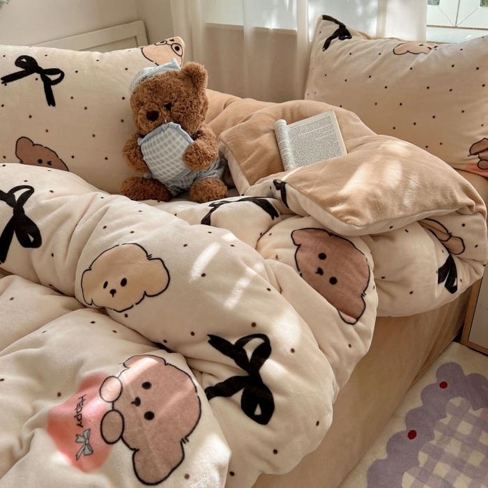 91家纺网 家纺一手货源 找家纺 红嘴企鹅 2025新款精致印花牛奶绒四件套 牛奶绒-舞蝶结狗狗