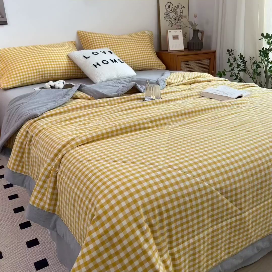 91家纺网 家纺一手货源 找家纺 梵克保罗 2025春夏新款10A抗菌无印风水洗棉夏被四件套 小黄格