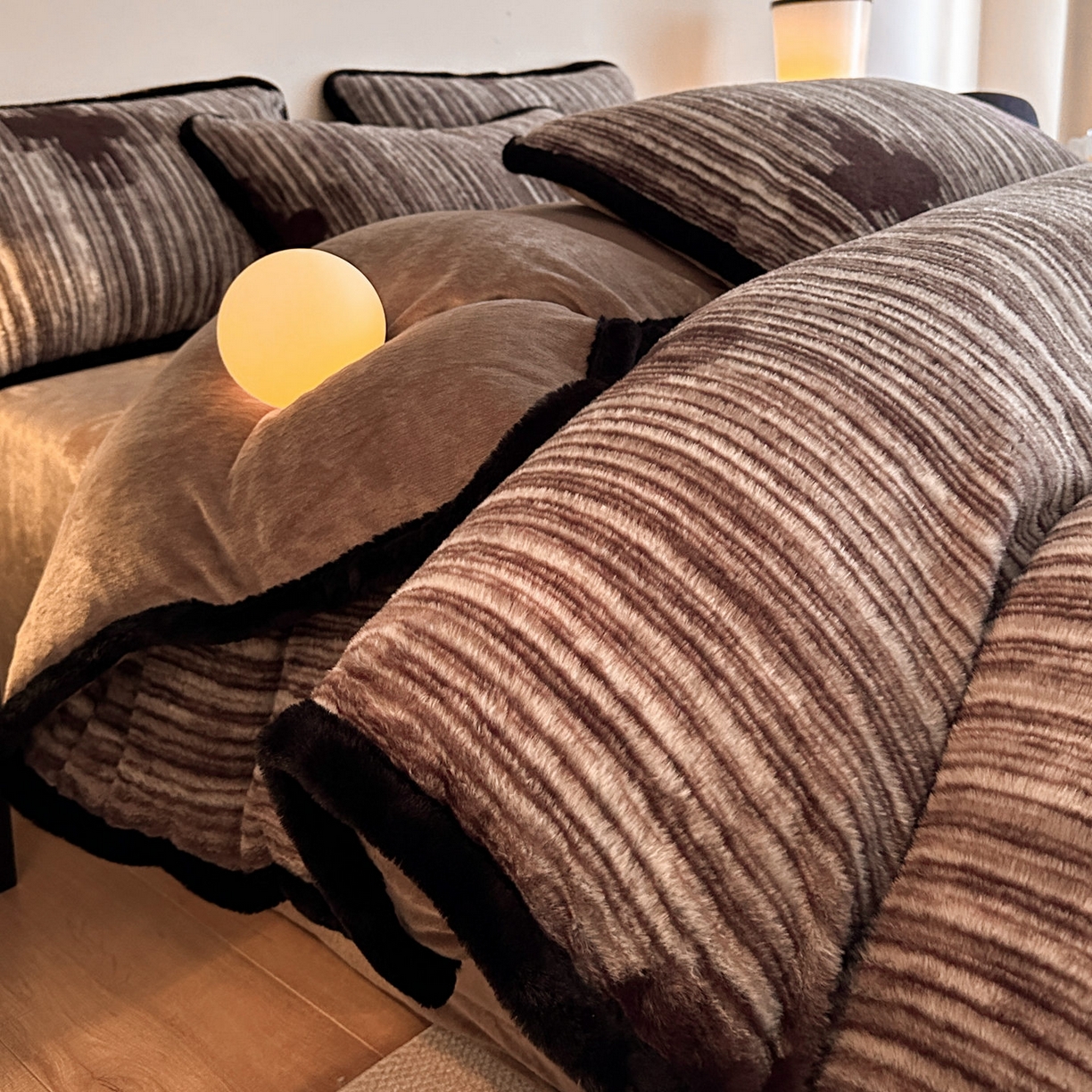 91家纺网 家纺一手货源 找家纺 铠畅  2025新款加厚8斤包边款美拉德仿兔毛皮草牛奶绒四件套 美拉德包边款-永恒誓言