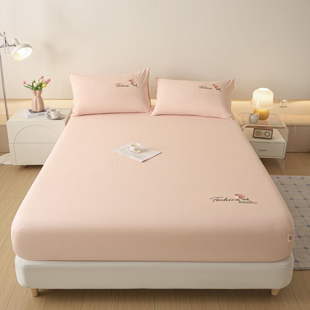 91家纺网 家纺一手货源 找家纺 鑫钰 2025新款A类云麻绣花抗菌透气床笠-芙洛拉 芙洛拉-仙女粉