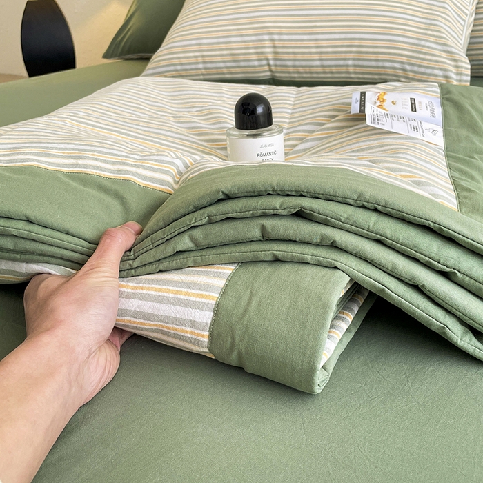 91家纺网 家纺一手货源 找家纺 梵克保罗 2025春夏新款10A抗菌无印风水洗棉夏被四件套 小绿条