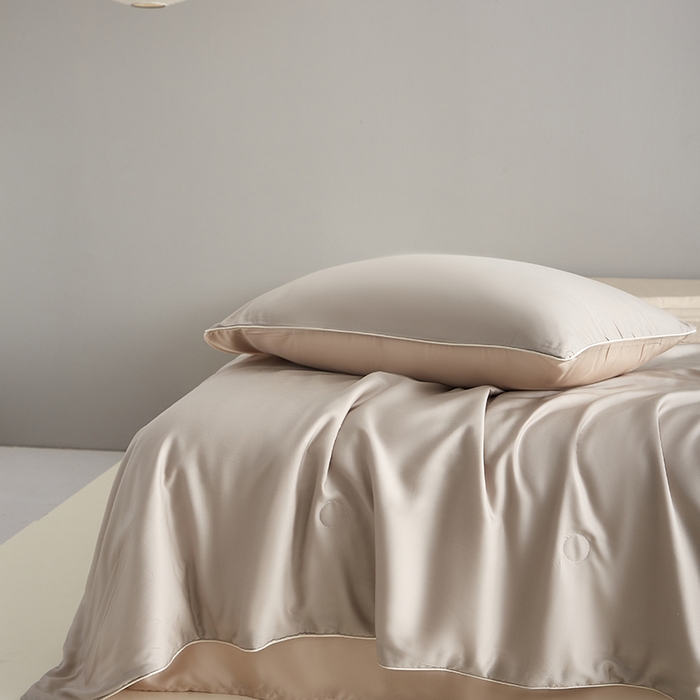 91家纺网 家纺一手货源 找家纺 梵克保罗 2025新款竹纤维莱塞尔夏被四件套 流金灰--兰玉