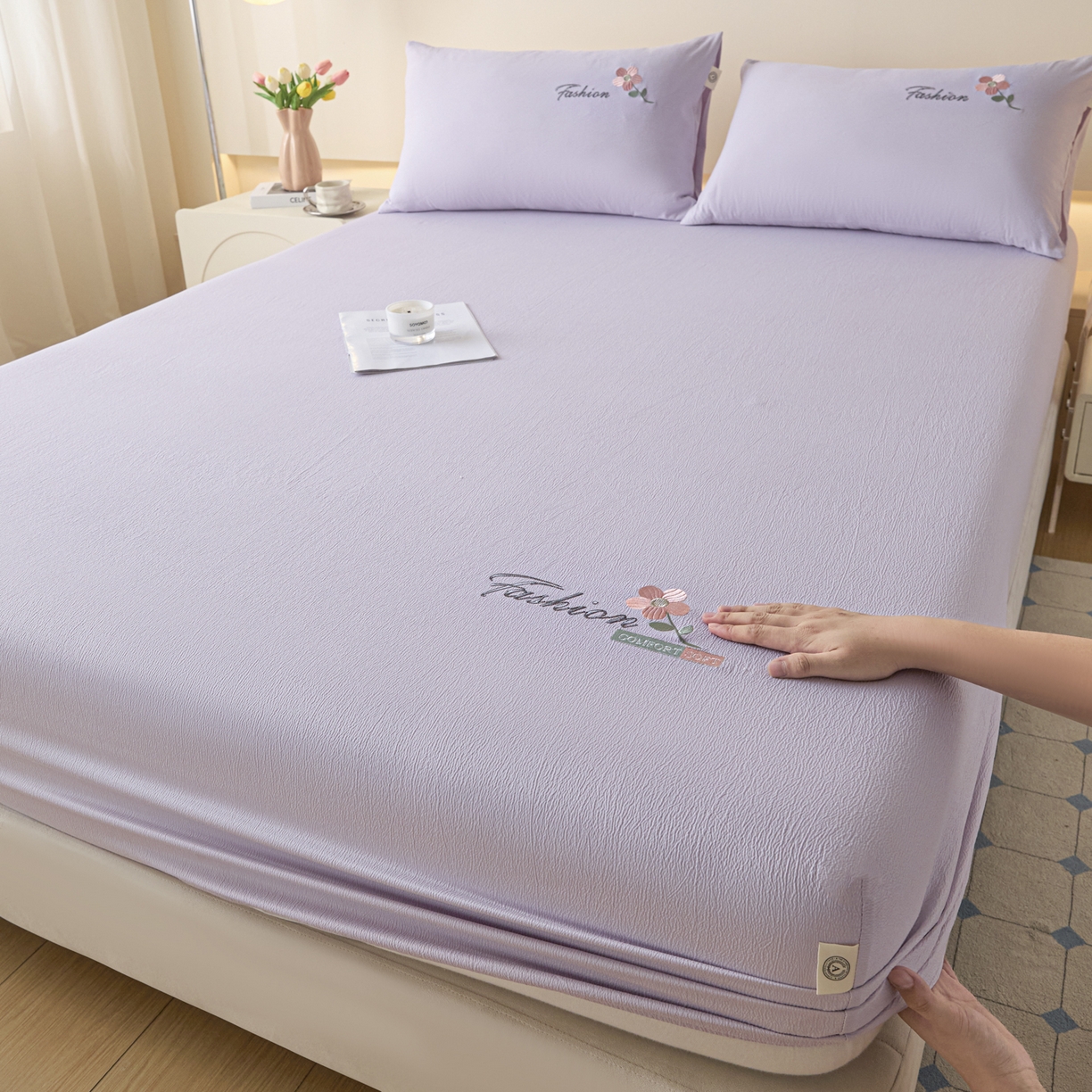 91家纺网 家纺一手货源 找家纺 鑫钰 2025新款A类云麻绣花抗菌透气床笠-芙洛拉 芙洛拉-梦幻紫