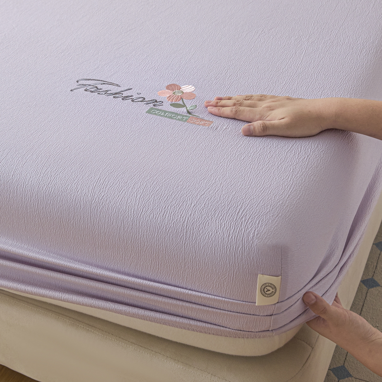 91家纺网 家纺一手货源 找家纺 鑫钰 2025新款A类云麻绣花抗菌透气床笠-芙洛拉 芙洛拉-梦幻紫