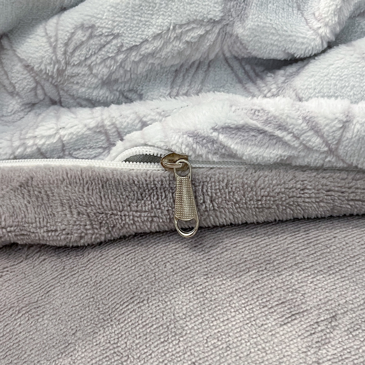 91家纺网 家纺一手货源 找家纺 （总）慕尚家纺 2025新款双色立体雕花牛奶绒四件套