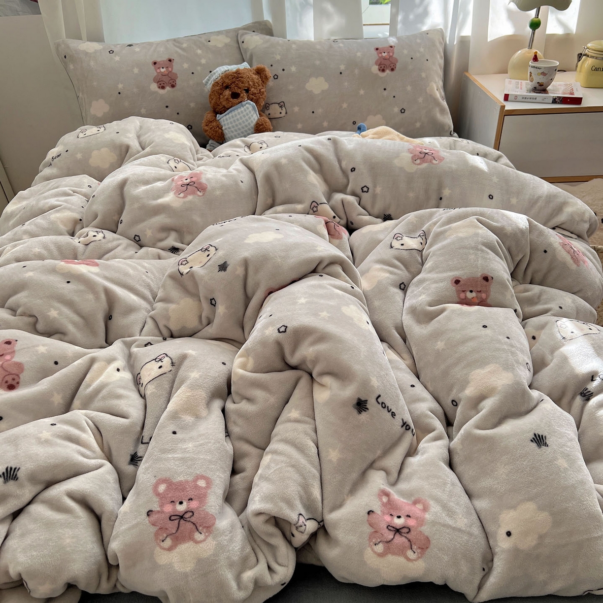 红嘴企鹅 2025新款精致印花牛奶绒四件套 牛奶绒-星云小熊