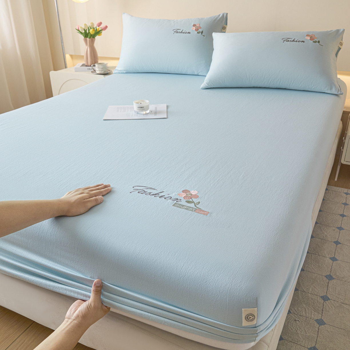 91家纺网 家纺一手货源 找家纺 鑫钰 2025新款A类云麻绣花抗菌透气床笠-芙洛拉 芙洛拉-清澈蓝