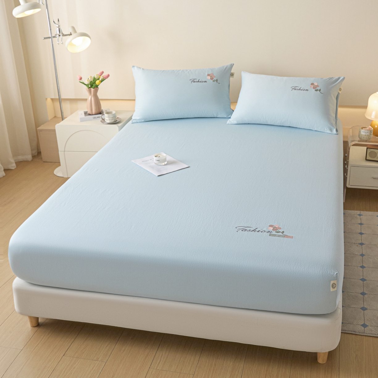 91家纺网 家纺一手货源 找家纺 鑫钰 2025新款A类云麻绣花抗菌透气床笠-芙洛拉 芙洛拉-清澈蓝