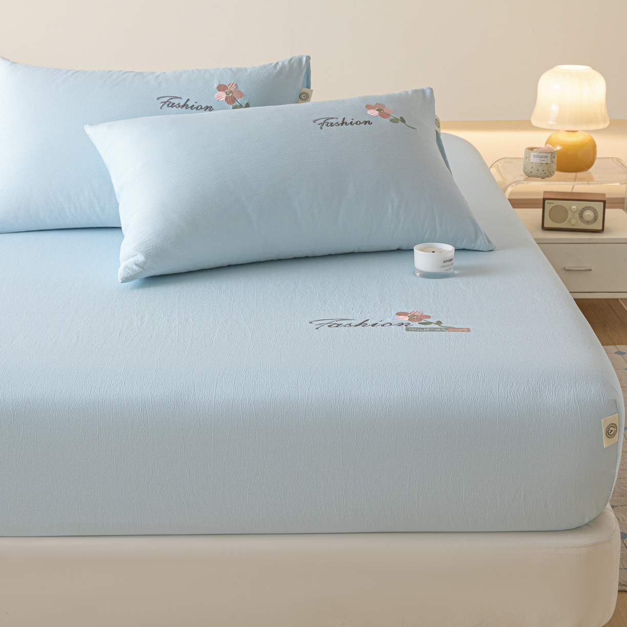 91家纺网 家纺一手货源 找家纺 鑫钰 2025新款A类云麻绣花抗菌透气床笠-芙洛拉 芙洛拉-清澈蓝