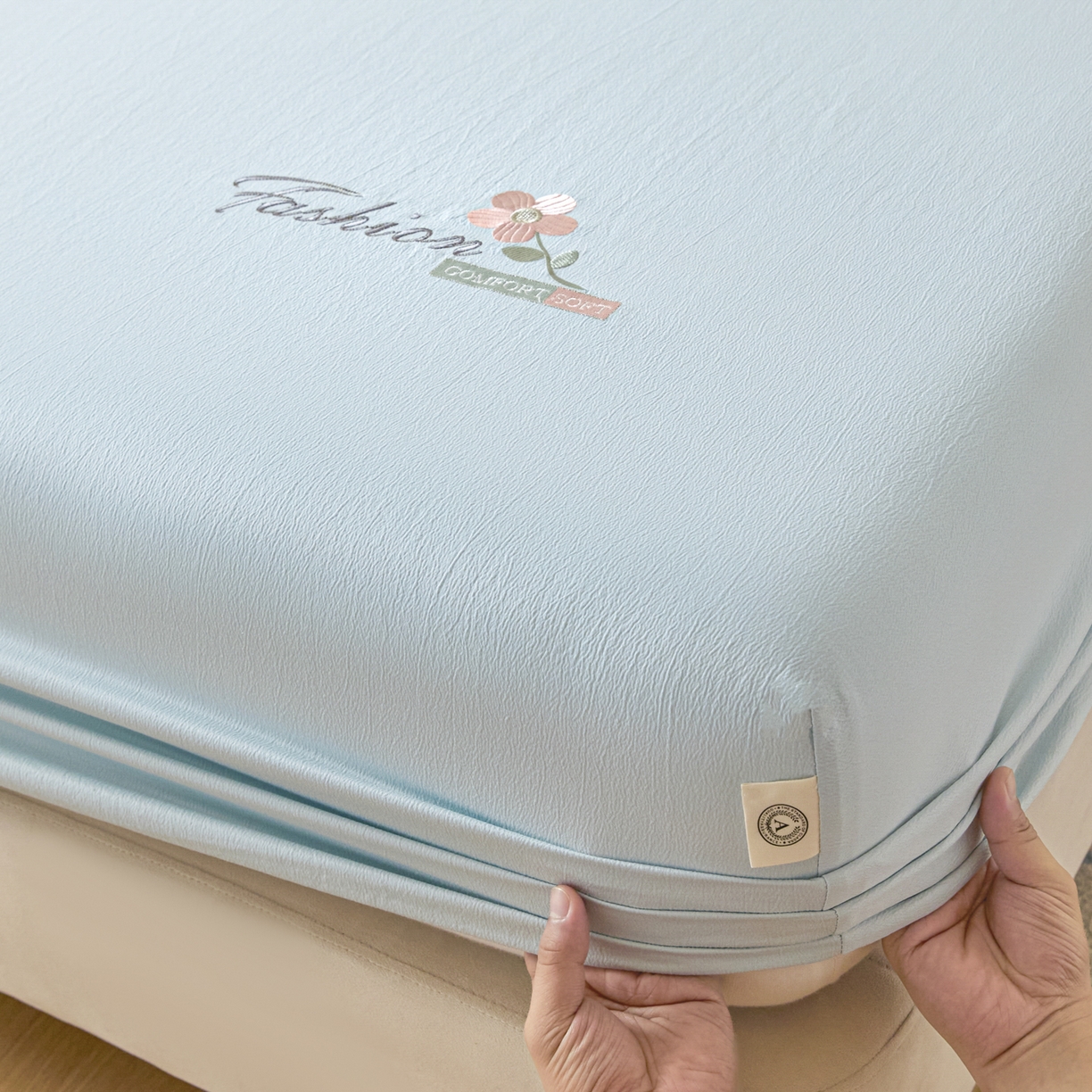 91家纺网 家纺一手货源 找家纺 鑫钰 2025新款A类云麻绣花抗菌透气床笠-芙洛拉 芙洛拉-清澈蓝