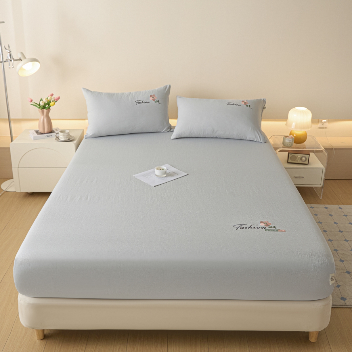 91家纺网 家纺一手货源 找家纺 鑫钰 2025新款A类云麻绣花抗菌透气床笠-芙洛拉 芙洛拉-时尚灰