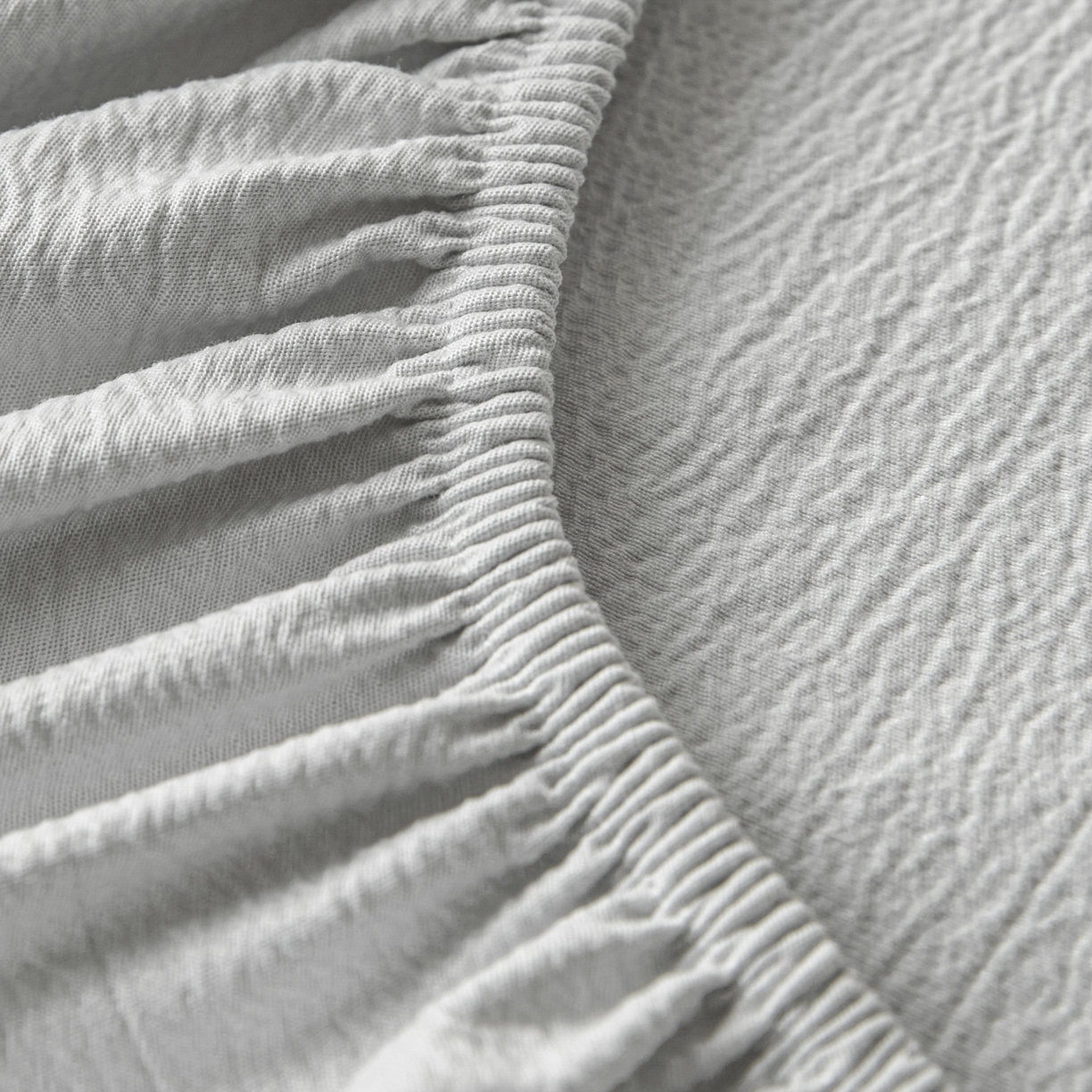 91家纺网 家纺一手货源 找家纺 鑫钰 2025新款A类云麻绣花抗菌透气床笠-芙洛拉 芙洛拉-时尚灰