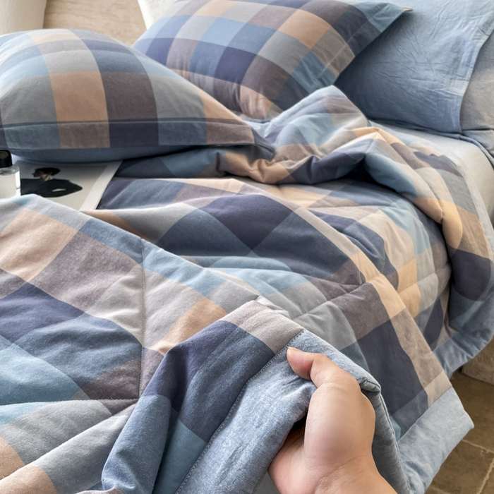 91家纺网 家纺一手货源 找家纺 梵克保罗 2025春夏新款10A抗菌无印风水洗棉夏被四件套 炫彩蓝格