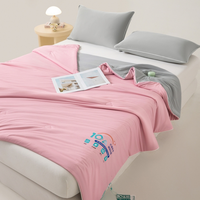 91家纺网 家纺一手货源 找家纺 梵克保罗 2025新款10A抗菌凉感丝夏被 桃桃云灰