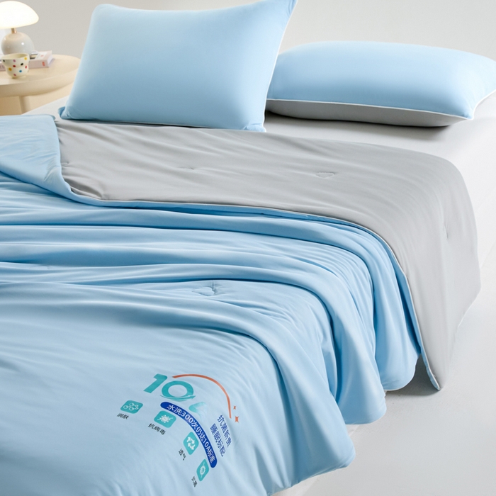 91家纺网 家纺一手货源 找家纺 梵克保罗 2025新款10A抗菌凉感丝夏被 天蓝云灰