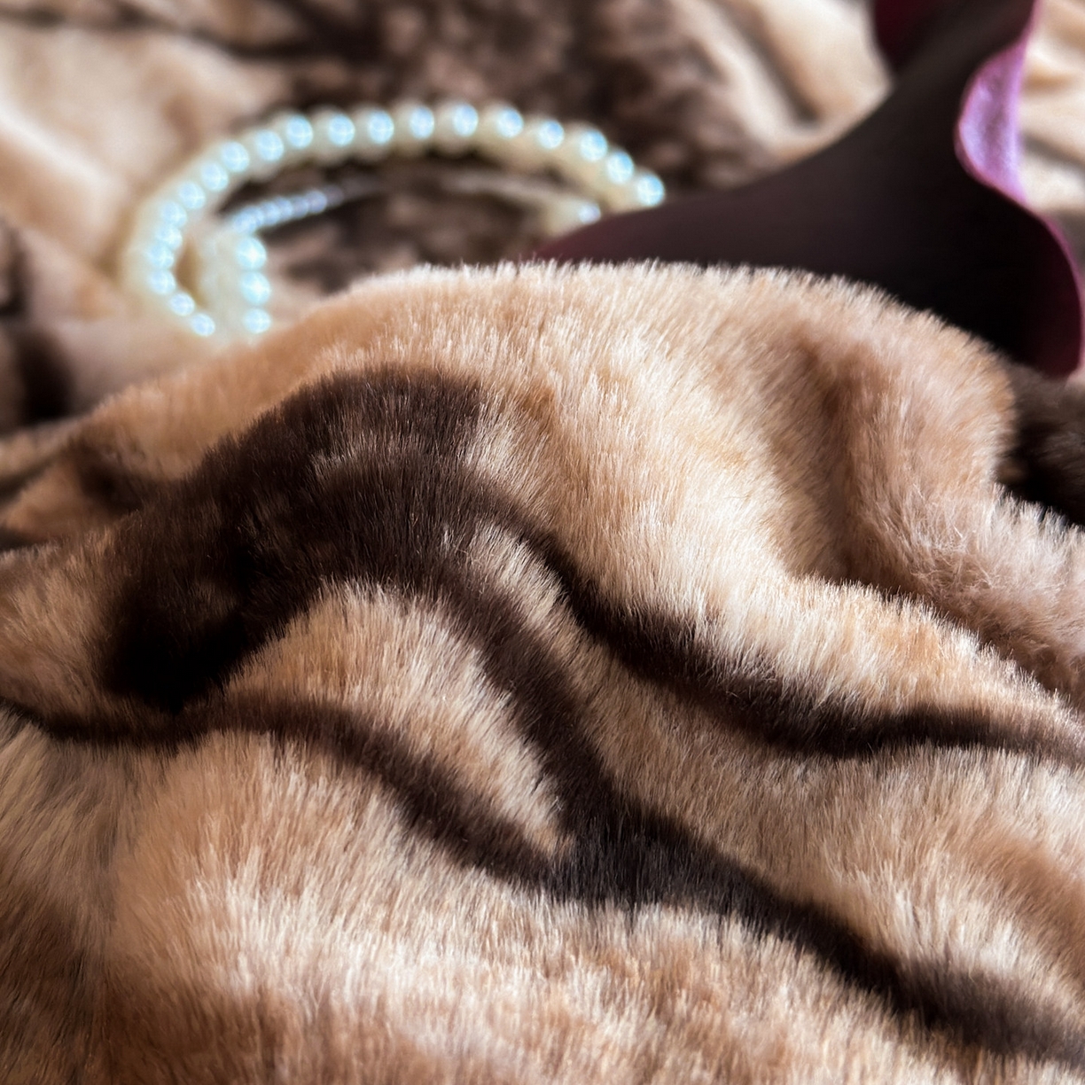 91家纺网 家纺一手货源 找家纺 （总）铠畅  2025新款加厚8斤包边款美拉德仿兔毛皮草牛奶绒四件套