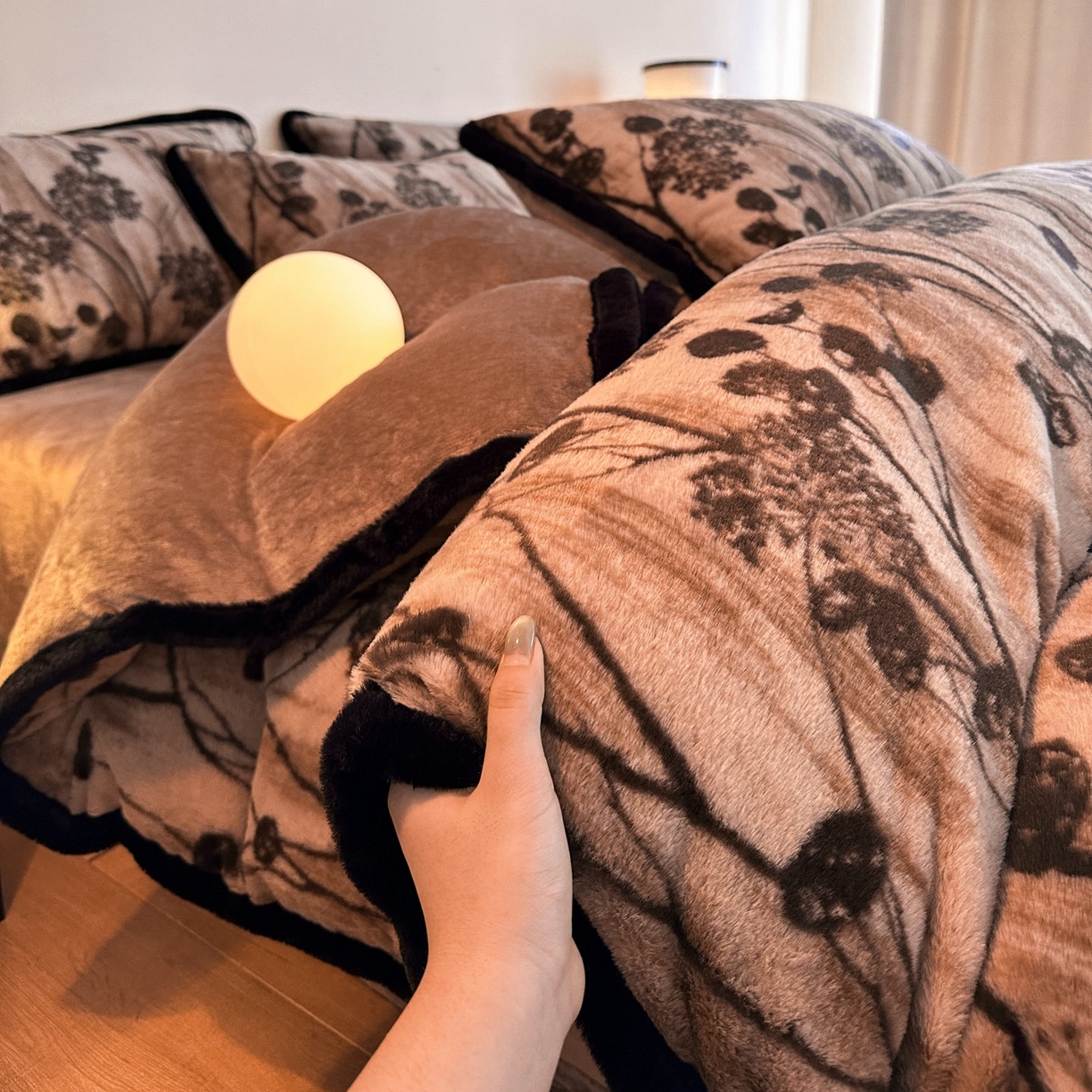 91家纺网 家纺一手货源 找家纺 （总）铠畅  2025新款加厚8斤包边款美拉德仿兔毛皮草牛奶绒四件套